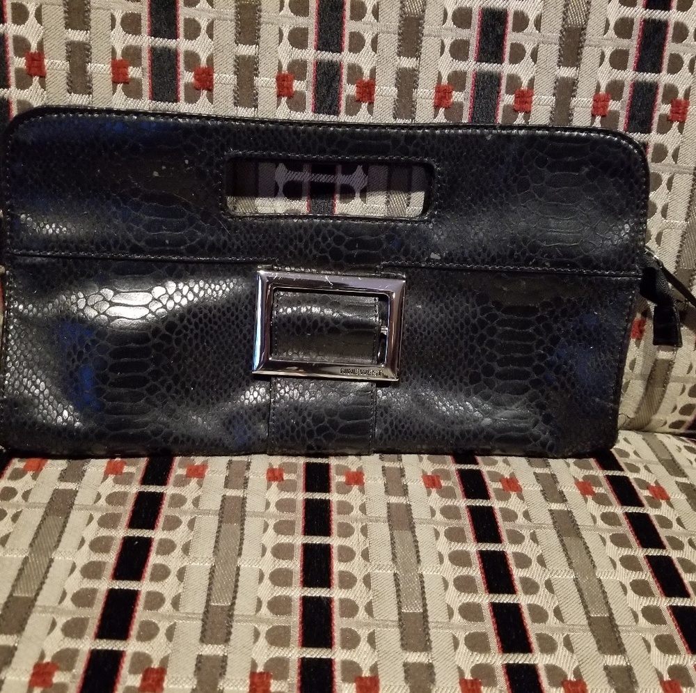 Black purse.
